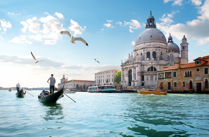 Visit Venise by Yacht.