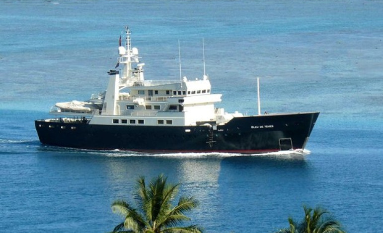 BLEU-DE-NIMES-charter-luxury-yacht