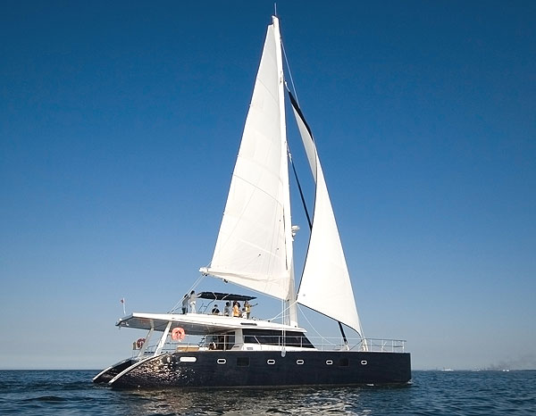 catamaran and yacht difference