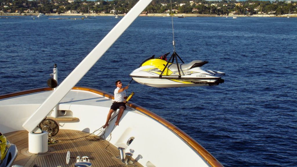 how much do yachting jobs pay