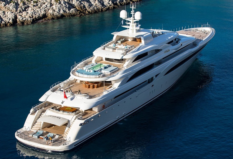 luxus yacht mit pool