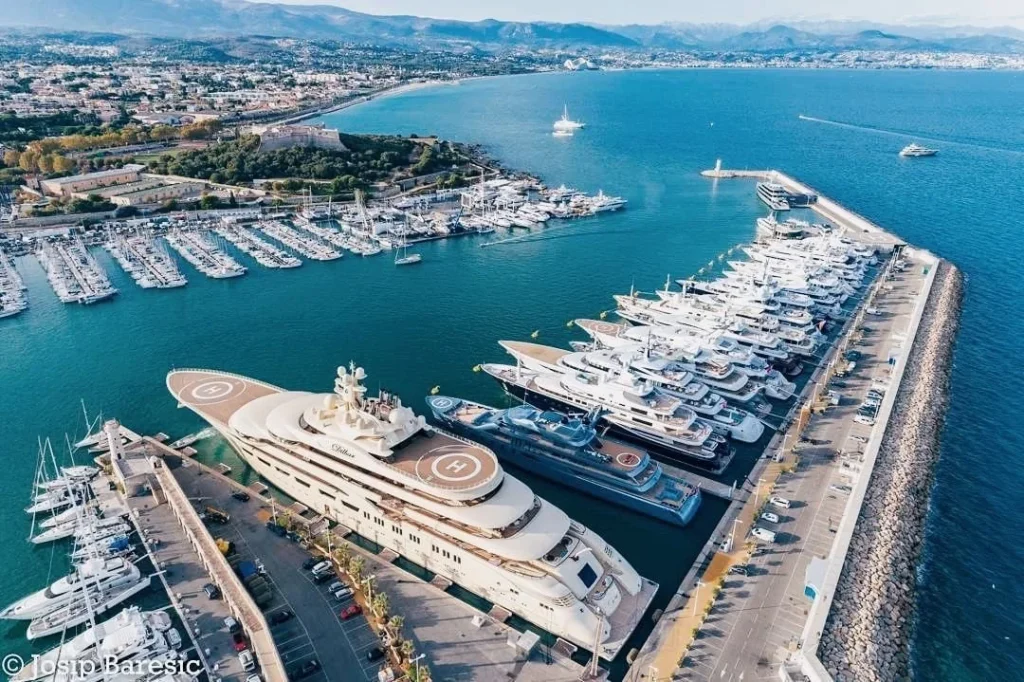 Dilbar yacht in the port of Antibes